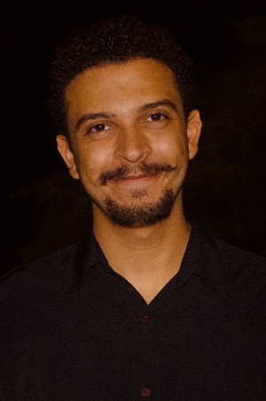 Alex Frelser in Saudade de Coisas, Saudade de Casa
