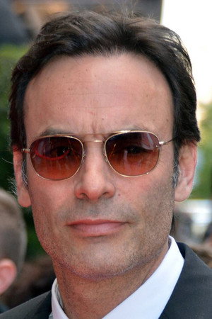 Anthony Delon in Meurtres au Mont-Saint-Michel