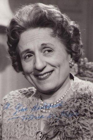 Titina De Filippo in Totò, Peppino e i fuorilegge