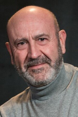 Juan Carlos Villanueva in Bella
