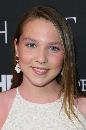Isabelle Nélisse in Whitewash