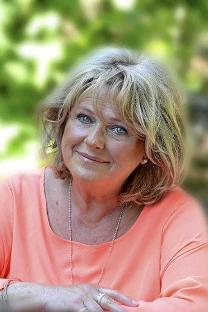 Ewa Roos in Lånta fjädrar