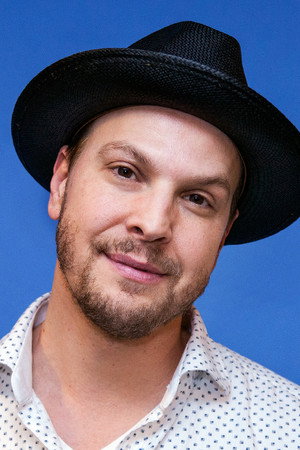 Gavin DeGraw in TMZ's Merry Elfin' Christmas