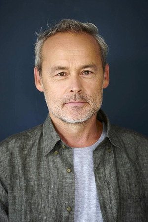 Marcel Hensema in Simon