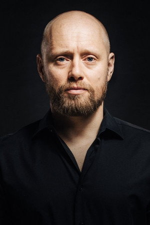 Aksel Hennie in Jonny Vang