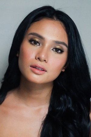 Klea Pineda in Man and Wife