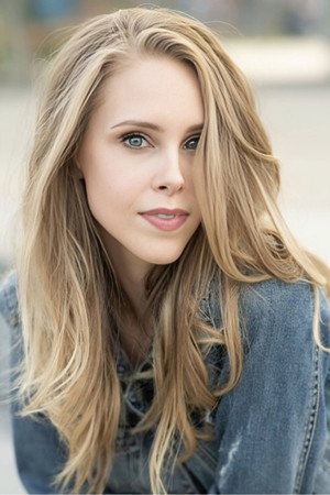 Taryn Hacker in A Holiday Homecoming