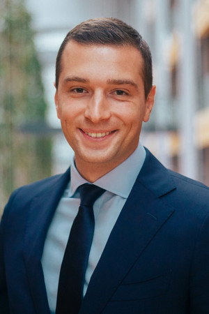 Jordan Bardella in RN 72, à la conquête de l'Ouest