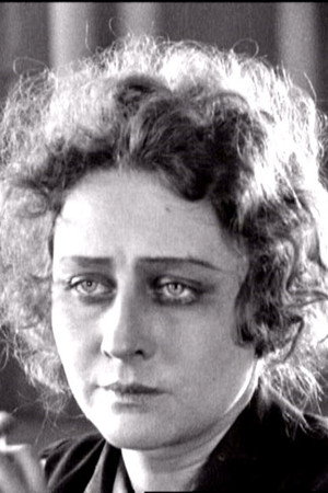 Valentina Kuindzhi in Aelita: Queen of Mars