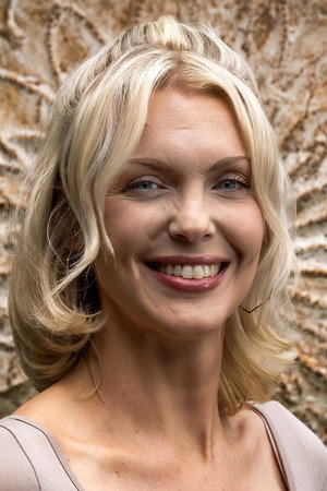Micaëla Oeste in Freydís and Gudrid
