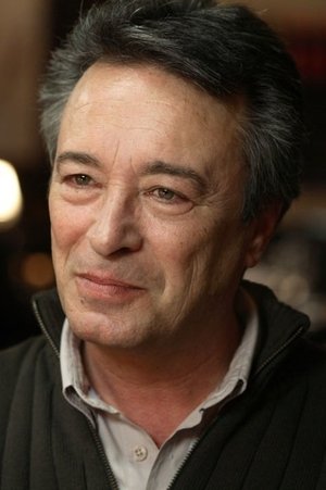 Oscar Martínez in Don't Die Without Telling Me Where You're Going