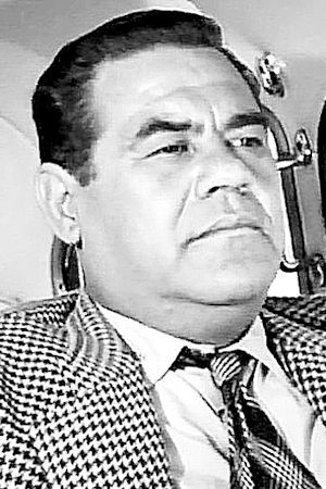 Giorgos Tzifos in Thanasis in the land of the cuff
