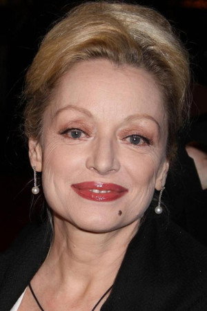 Caroline Silhol in Confidentially Yours