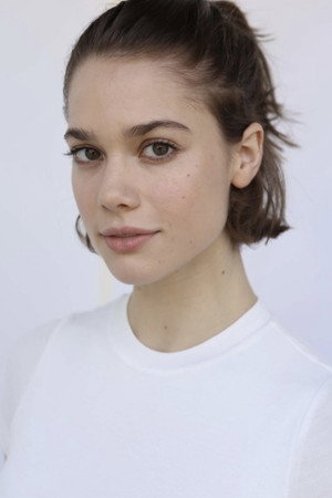 Michelle Ellyse in Isabel