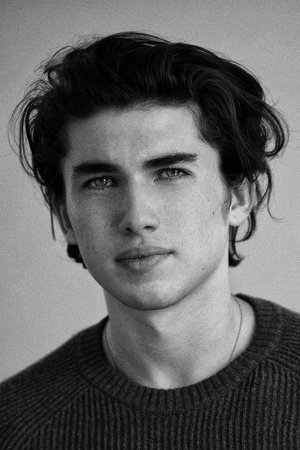 Charlie Evans in Leave the World Behind