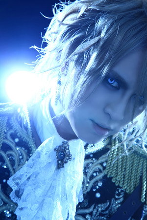 Kamijo in KAMIJO - VIOLET DAWN LIVE
