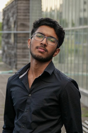 Haroun Ali Khan in Nœud