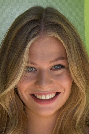 Zoë Straub in Isi   Ossi