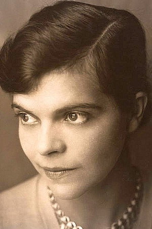 Dorothy Adams in Laura