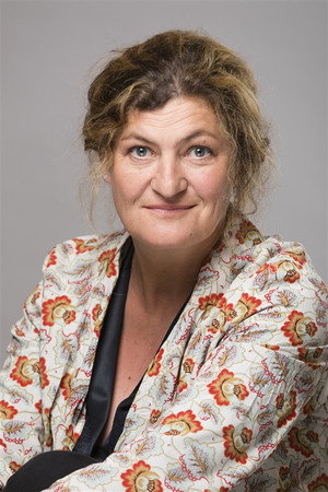 Julie Brochen in Hippocrates