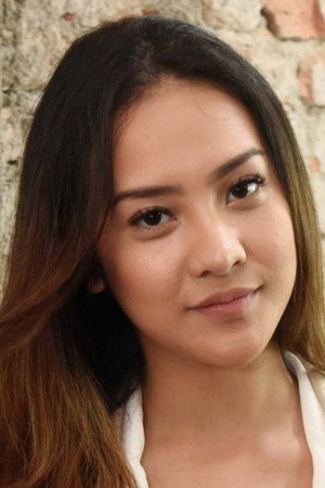Anya Geraldine in Love Unlike in K-Dramas