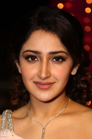 Sayesha Saigal in Ghajinikanth