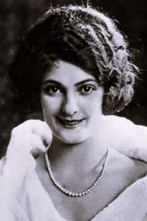 Priscilla Dean in The Gray Ghost