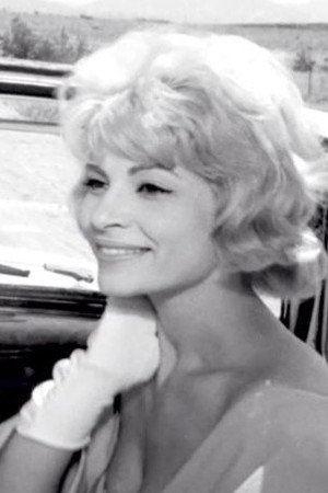 Niki Linardou in When the Cat is Missing!