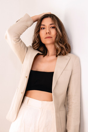 Isabelle Van Vleet in Nexum
