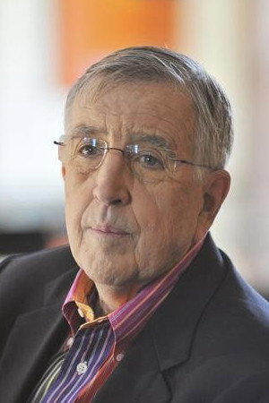 Brent Musburger in Cars 2
