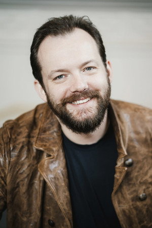 Andris Nelsons in DORA - Escape into Music