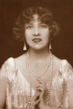 Lucy Doraine in Adoration