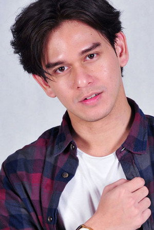 Rangga Azof in Stip & Pensil