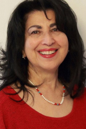 Siham Kortas in Peaches