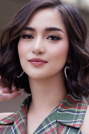 Charlie Dizon in Diamonds in the Sand