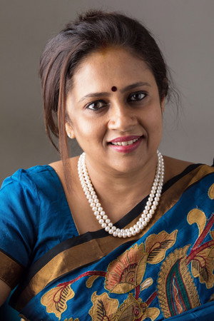 Lakshmi Ramakrishnan in Iravukku Aayiram Kangal