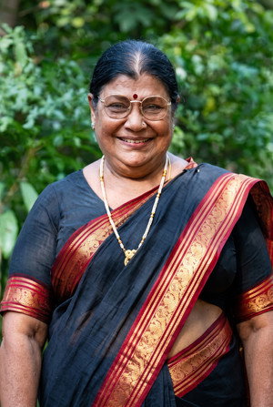 Kuttyedathi Vilasini in Ivide Thudangunnu