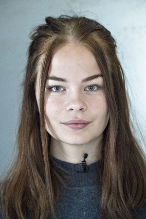 Frieda Krøgholt in Hold mig fast. Før jeg forsvinder