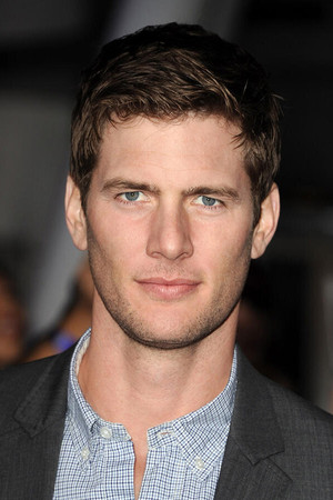 Ryan McPartlin in Twinkle All the Way