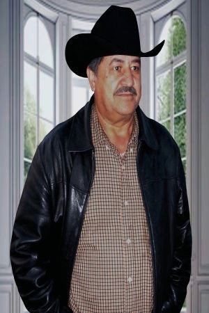 Tony Cruz in El Silencio De La Muerte