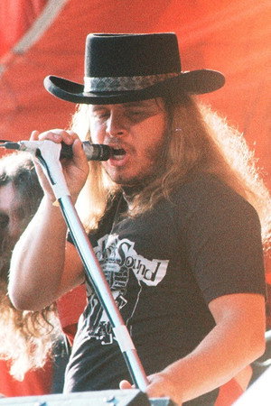 Ronnie Van Zant in Lynyrd Skynyrd: Live at Knebworth '76