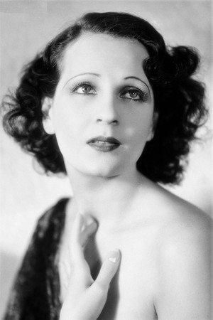 Juliette Compton in Kick In
