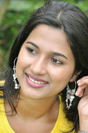 Thisuri Yuwanika in Dharmayuddhaya