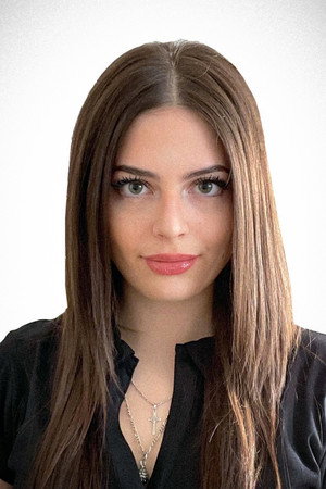 Lucija Šango in My Grandpa is an Alien