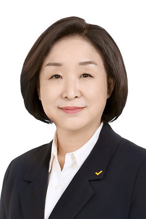 Sim Sang-jung in Candlelight Revolution