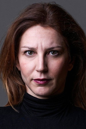 Anna Kalaitzidou in Apples