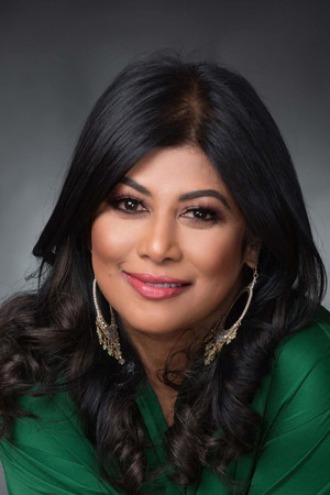 Jailoshini Naidoo in Trippin    with the Kandasamys