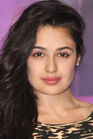 Yuvika Chaudhary in Om Shanti Om