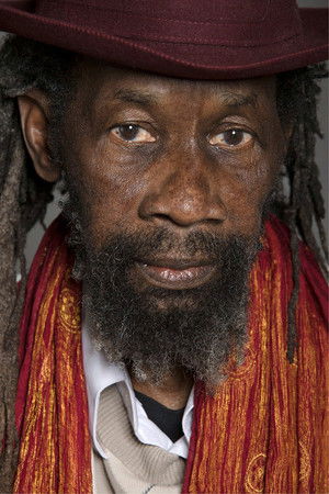 Sotigui Kouyaté in Women Cars Villas Money