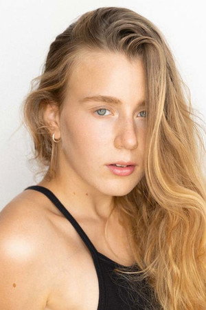 Lara Boedo in HollyBlood